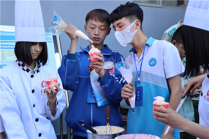 山西省经贸学校专业技能展示-四十五中职业体验.jpg